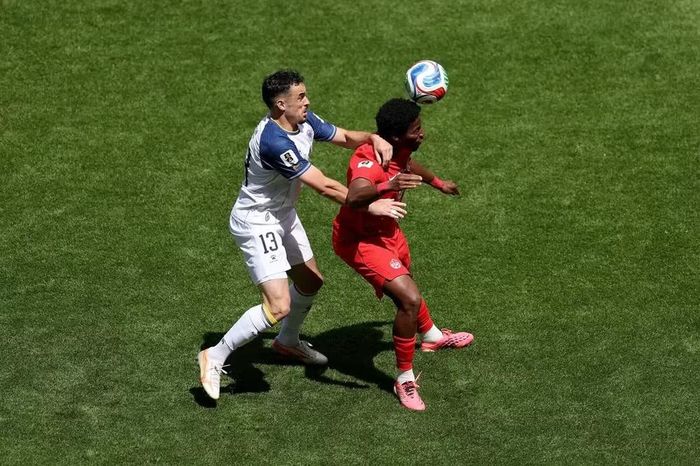 Chủ nhà Canada nỗ lực để có được bàn gỡ hòa. (Ảnh: FIFA)