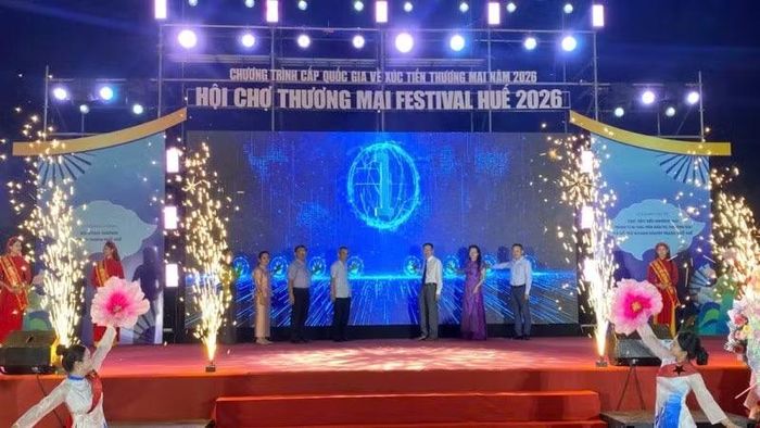 Hội chợ Thương mại Festival Huế 2026 chính thức khai mạc tại Quảng trường Văn hóa-Thể thao thành phố Huế.