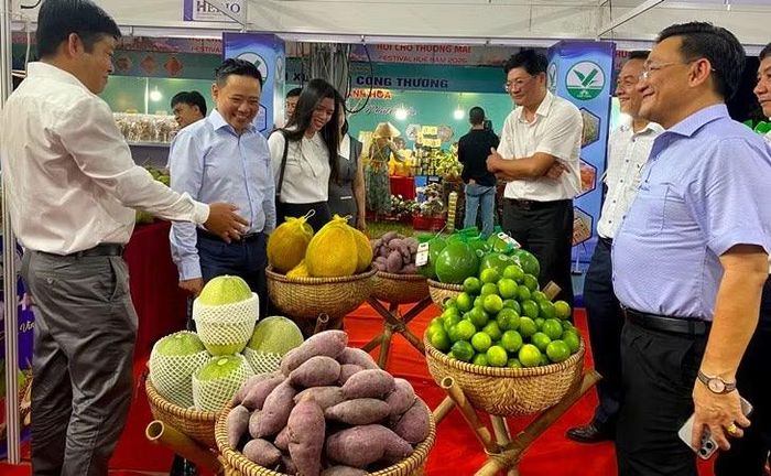 Tại hội chợ cũng diễn ra các hoạt động xúc tiến thương mại, kết nối doanh nghiệp và quảng bá thương hiệu giữa các doanh nghiệp, địa phương.