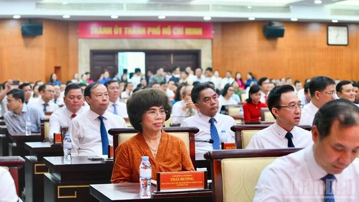 Các đại biểu tham dự Lễ phát động Phong trào thi đua quyết tâm thực hiện thắng lợi mục tiêu tăng trưởng bền vững 2 con số giai đoạn 2026-2030. (Ảnh: Thanh Giang)