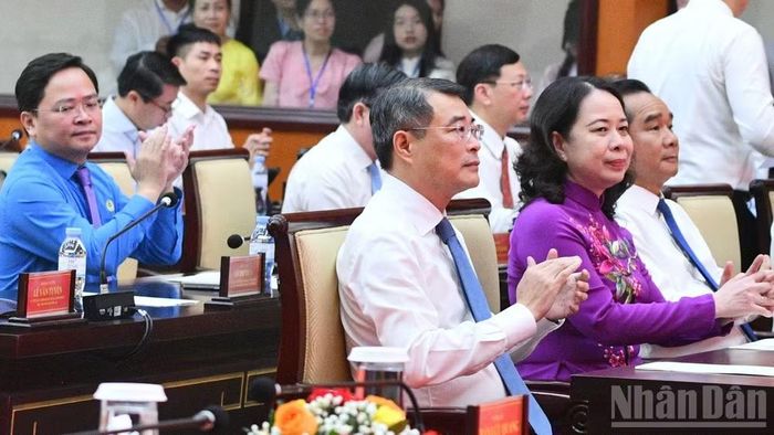Thủ tướng Lê Minh Hưng và các đại biểu tham dự Lễ phát động Phong trào thi đua quyết tâm thực hiện thắng lợi mục tiêu tăng trưởng bền vững 2 con số giai đoạn 2026-2030. (Ảnh: Thanh Giang)