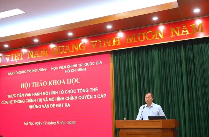 Đồng chí Hoàng Trung Dũng phát biểu kết luận tại hội thảo. (Ảnh: HẢI ĐĂNG)