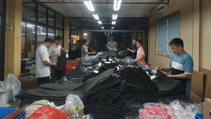 Sản xuất hàng dệt may xuất khẩu tại Trường đại học Công nghiệp và Thương mại Hà Nội.