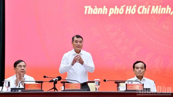 Thủ tướng Chính phủ Lê Minh Hưng chủ trì cuộc làm việc với Ban Thường vụ Thành ủy Thành phố Hồ Chí Minh. (Ảnh: THANH GIANG)