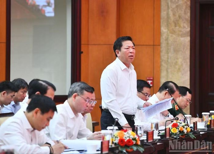 Bộ trưởng Xây dựng Trần Hồng Minh phát biểu ý kiến tại cuộc làm việc. (Ảnh: THANH GIANG)
