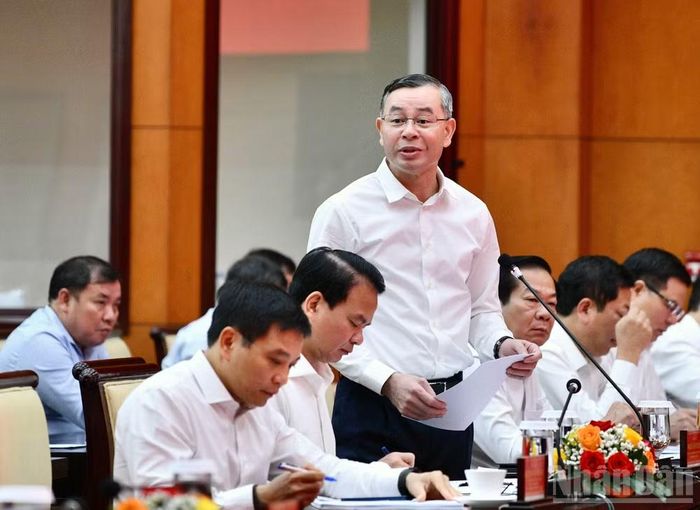 Bộ trưởng Tài chính Ngô Văn Tuấn phát biểu ý kiến tại cuộc làm việc. (Ảnh: THANH GIANG)