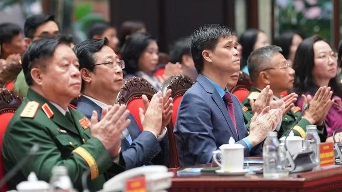 Đại biểu dự chương trình.