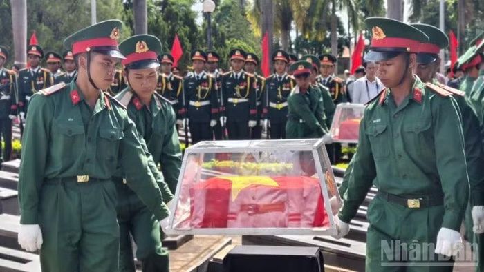 Các Anh hùng liệt sĩ được đưa về trong vòng tay yêu thương của Tổ quốc.
