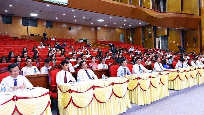 Toàn cảnh hội nghị.