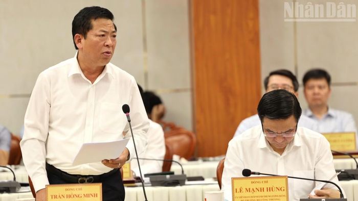 Bộ trưởng Xây dựng Trần Hồng Minh phát biểu tại cuộc làm việc.