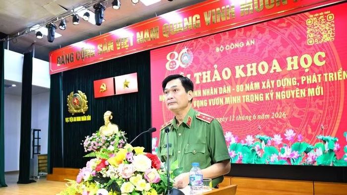 Trung tướng, Phó giáo sư, Tiến sĩ Trịnh Ngọc Quyên phát biểu đề dẫn hội thảo.