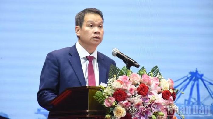 Đồng chí Nguyễn Mạnh Hùng, Phó Bí thư Thành ủy, Chủ tịch Ủy ban nhân dân thành phố Đà Nẵng phát biểu tại chương trình. (Ảnh: ANH ĐÀO)