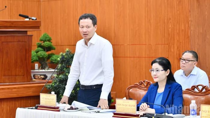 Bí thư Thành ủy Đồng Nai Vũ Hồng Văn phát biểu ý kiến tại cuộc làm việc. (Ảnh: Thanh Giang)