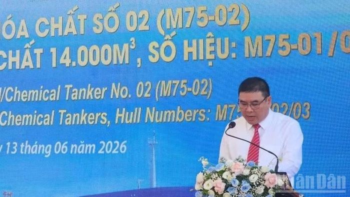 Tổng Giám đốc Công ty Đóng tàu Bạch Đằng Từ Minh Hùng phát biểu.