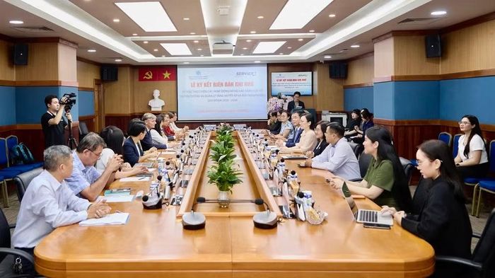 Quang cảnh buổi lễ ký kết.