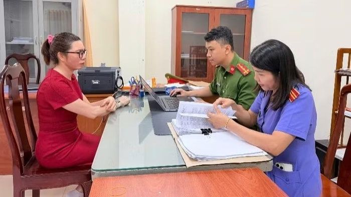  Quá trình làm việc, đối tượng đã thừa nhận hành vi kinh doanh hàng hóa giả mạo nhãn hiệu. 