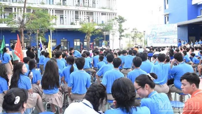 Chương trình là những thước phim quay chậm, ghi lại một hành trình đầy ý nghĩa đối với các em. (Ảnh: ANH ĐÀO).