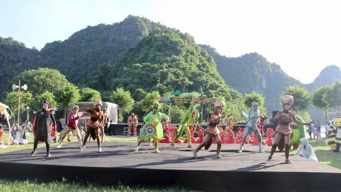 Trong những ngày tiếp theo, du khách sẽ được trải nghiệm các hoạt động tại không gian văn hóa bia mậu dịch với chủ đề “Chạm vào ký ức”.
