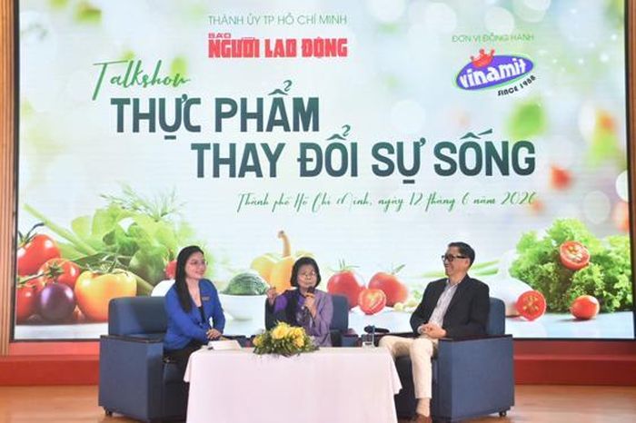 Hai khách mời tham gia talkshow do Báo Người Lao Động tổ chức ngày 12-6 .Ảnh: TẤN THẠNH