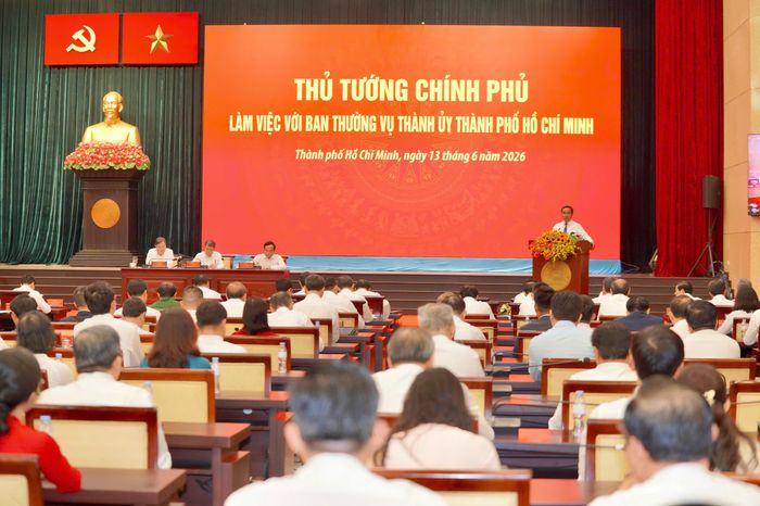 Quang cảnh buổi làm việc