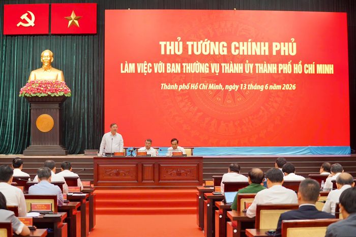 Quang cảnh buổi làm việc