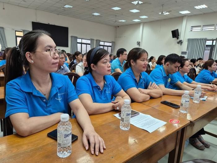 Cán bộ Công đoàn, người lao động tham gia Hội nghị