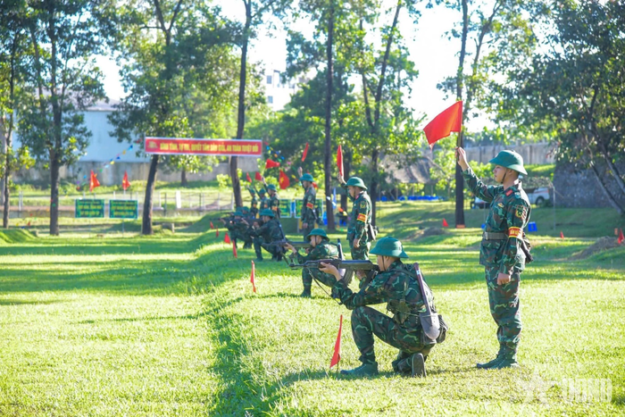 Cán bộ, chiến sĩ Tiểu đoàn 14, Sư đoàn 308 hăng say luyện tập.