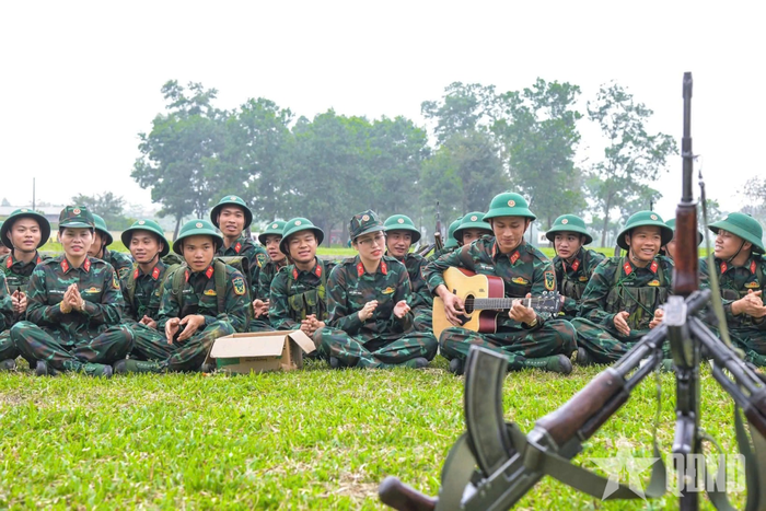 Phút nghỉ ngơi trên thao trường.