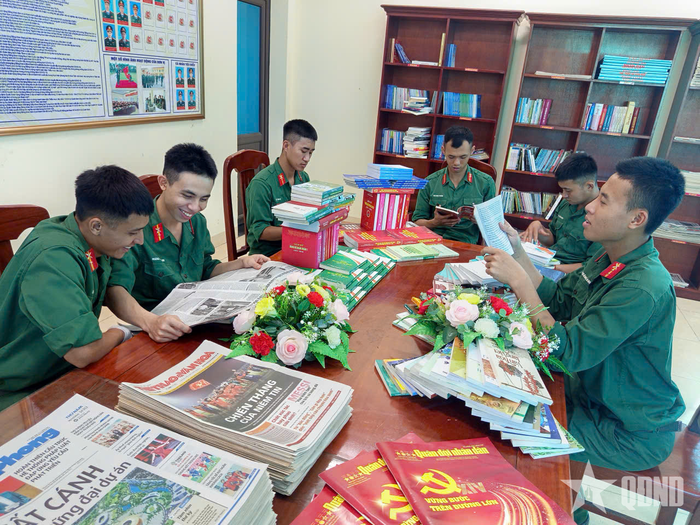 Cán bộ, đoàn viên, thanh niên Tiểu đoàn 14 tích cực tham gia hoạt động Ngày Sách và văn hóa đọc Việt Nam.