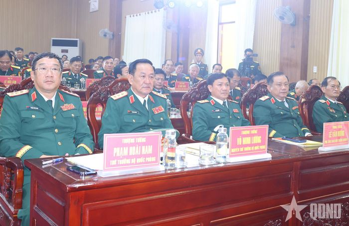 Các đại biểu tham dự buổi lễ. 