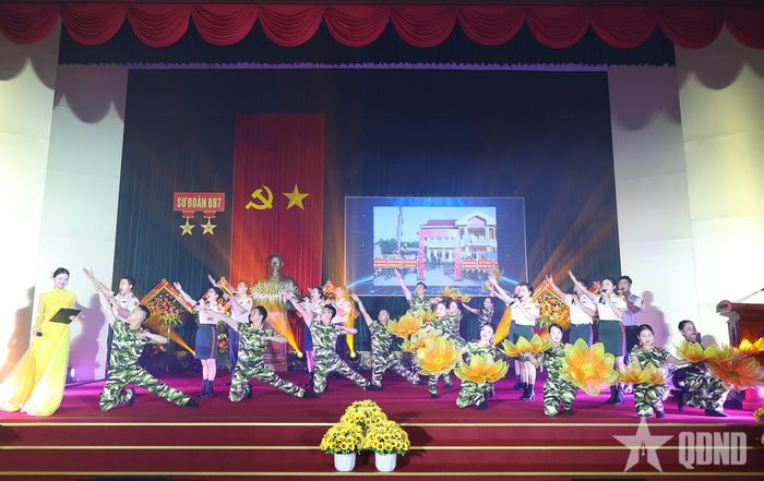  Chương trình văn nghệ chào mừng lễ kỷ niệm.