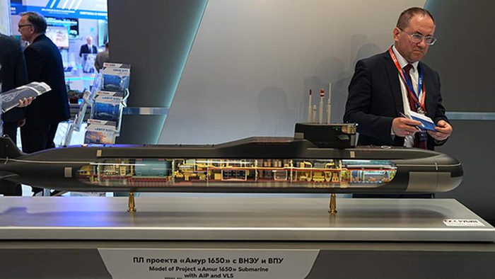 Mô hình Tàu ngầm Amur 1650 tại Triển lãm Fleet-2026. Ảnh: TASS 