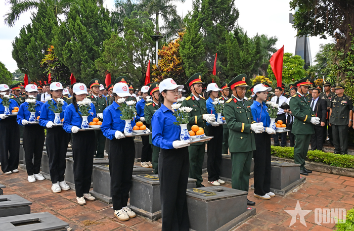 Lễ an táng các HCLS.