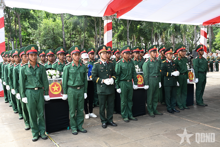 Chuẩn bị đưa HCLS về nơi an táng.