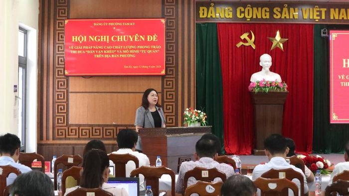Bí thư phường Tam Kỳ Nguyễn Thị Thu Lan phát biểu tại hội nghị.