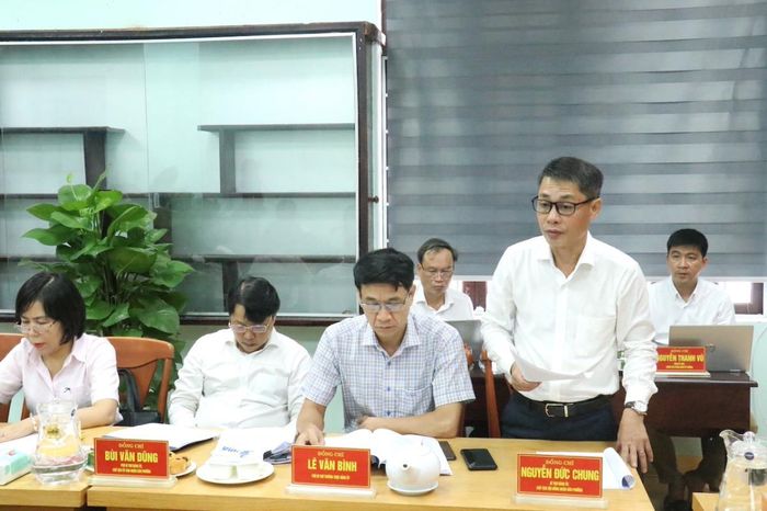 Bí thư Đảng ủy phường Hội An Tây Nguyễn Đức Chung báo cáo tóm tắt tình hình thực hiện các nhiệm vụ phát triển kinh tế- xã hội, bảo đảm quốc phòng- an ninh, xây dựng Đảng và hệ thống chính trị của địa phương.
