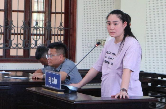 Bị cáo Nguyễn Thu Hằng tại tòa.