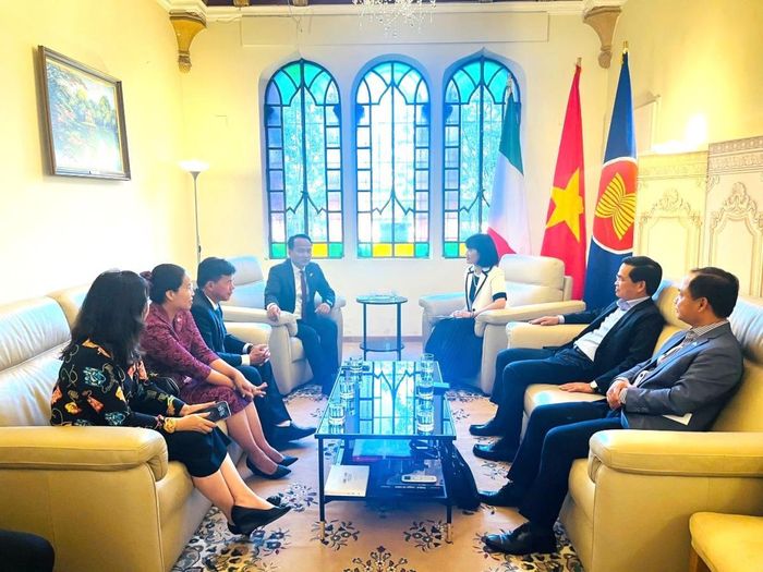 Đại sứ đặc mệnh toàn quyền Việt Nam tại Ý Nguyễn Phương Anh chủ trì buổi tiếp Đoàn công tác thành phố Đà Nẵng.