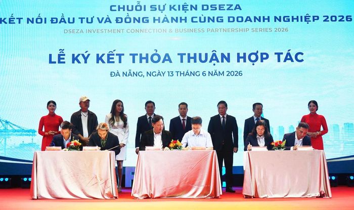 Các doanh nghiệp, đối tác,nhà đầu tư ký kết biên bản ghi nhớ hợp tác triển khai các dự án đầu tư.