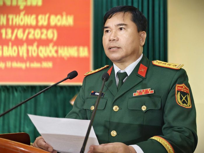 Đại tá Vũ Văn Đoàn, Sư đoàn trưởng Sư đoàn 7 đọc thư khen của Bộ trưởng Bộ Quốc phòng