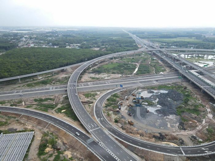Nút giao Long Thành (TP Đồng Nai) kết nối đường cao tốc TPHCM - Long Thành với Biên Hòa - Vũng Tàu, đã được đưa vào sử dụng đồng bộ. Ảnh: XUÂN TRUNG
