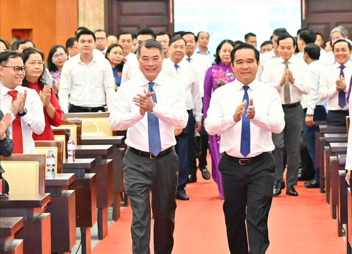  Thủ tướng Lê Minh Hưng cùng các đại biểu dự Lễ phát động thi đua "Quyết tâm thực hiện thắng lợi mục tiêu tăng trưởng bền vững 2 con số". Ảnh: VIỆT DŨNG 