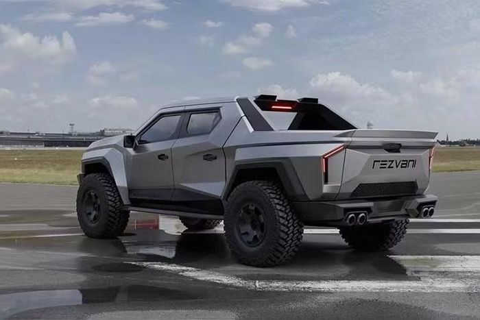 Fortress trang bị 2 tùy chọn động cơ, gồm động cơ xăng 3.5L V6 tăng áp kép (sản sinh công suất 450 mã lực) và động cơ V8 siêu nạp 5.2L (công suất 850 mã lực, mô-men xoắn cực đại 880 Nm).