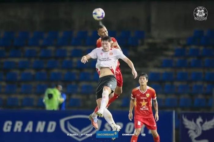Đồng nghĩa, cầu thủ có mẹ là người Việt gốc Hoa, bố mang quốc tịch Anh chưa thể cùng Olympic Việt Nam tranh tài tại ASIAD 2026 trong tháng 9 tới tại Nhật Bản. Ảnh: CLB Công an TPHCM.