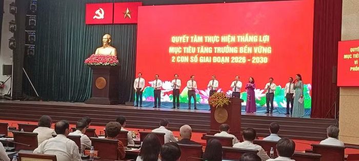 Theo Thủ tướng, để hiện thực hóa khát vọng đưa đất nước bước vào nhóm quốc gia có thu nhập cao, nền kinh tế phải duy trì tốc độ tăng trưởng từ 10% trở lên trong suốt giai đoạn 2026-2030. Ảnh: Q.H