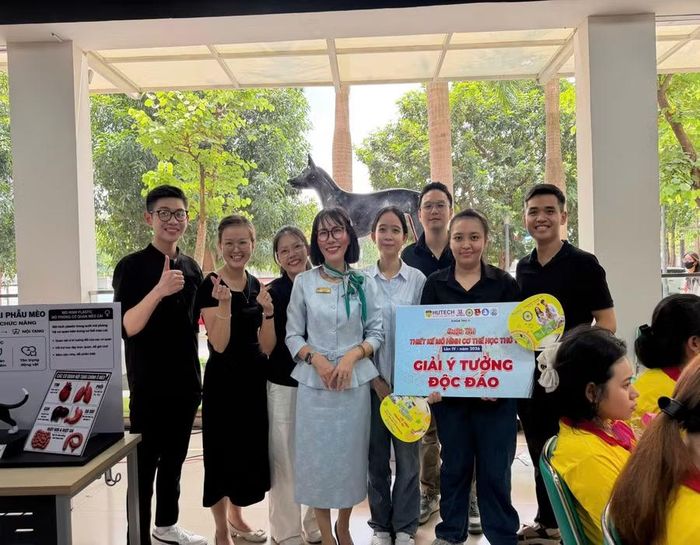 Đội thi đạt giải Ý tưởng độc đáo. Ảnh: NVCC.