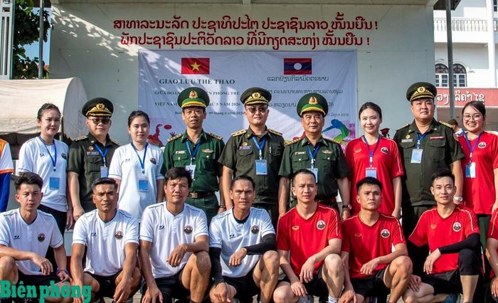 Sĩ quan trẻ Bộ đội Biên phòng Việt Nam - Lào tham gia thi đấu thể thao. Ảnh: Lê Văn Chương