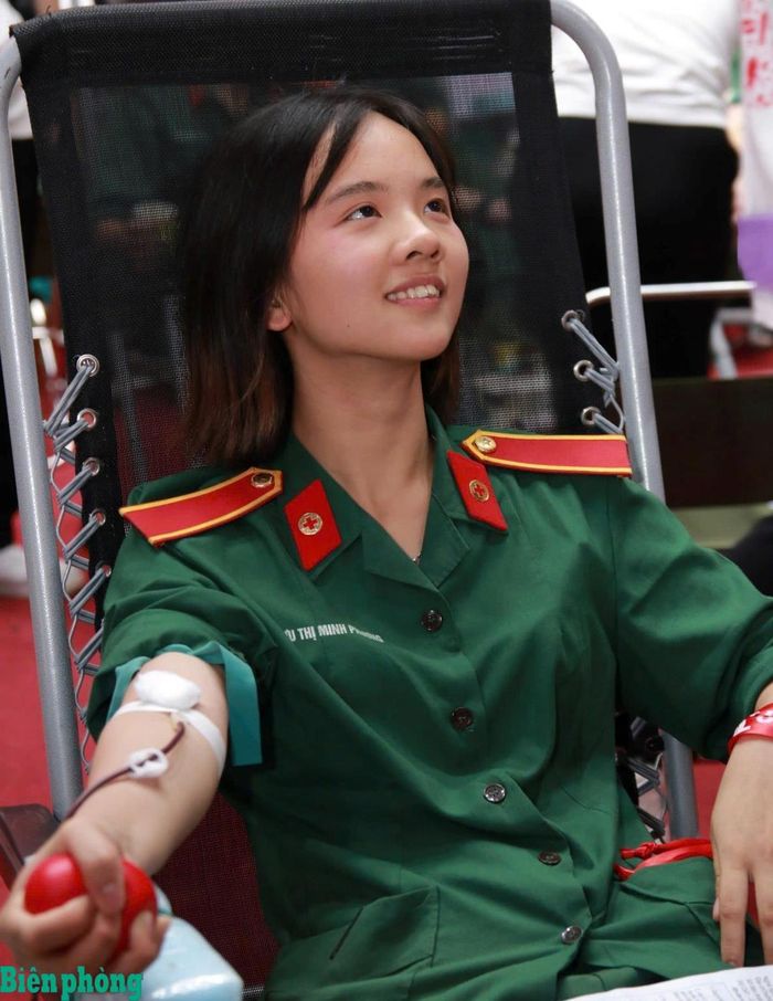 Minh Phương trong một lần tham gia hiến máu tình nguyện. Ảnh: Nguyễn Nguyệt