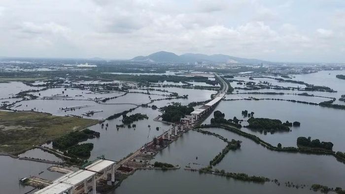 Phía phường Phú Mỹ, TP.HCM đường dẫn vào nhịp chính cầu Phước An đã gần hoàn thành