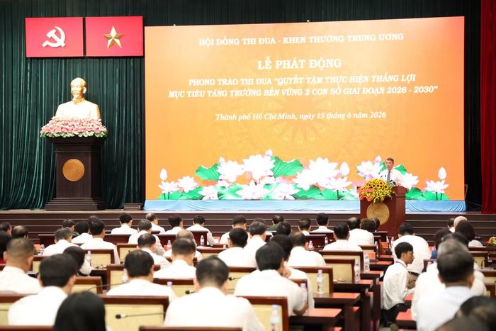 Thủ tướng kêu gọi các cấp, các ngành, địa phương, người dân và cộng đồng doanh nghiệp tiếp tục phát huy cao độ truyền thống yêu nước, tinh thần thi đua ái quốc và sức mạnh đại đoàn kết toàn dân tộc.